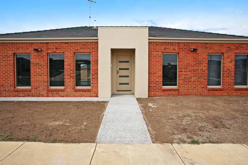 Stunning Brand New Town House. Picture 1
