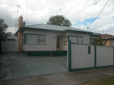 Modern Living with Gardener Included!!! Picture