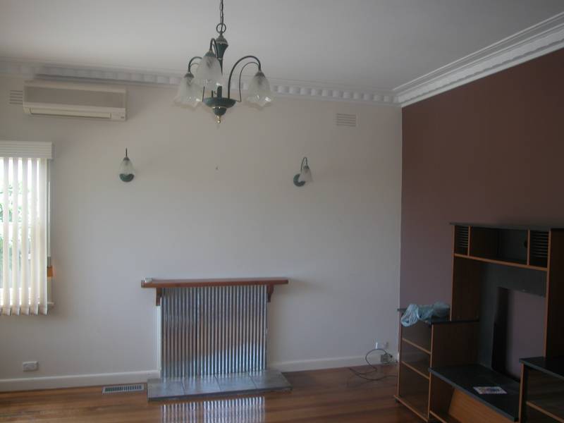 Modern Living with Gardener Included!!! Picture 3