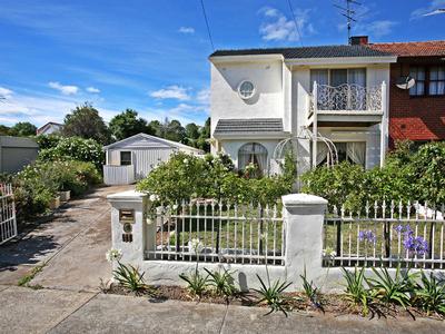 BARGAIN BUYING IN NEWTOWN Picture