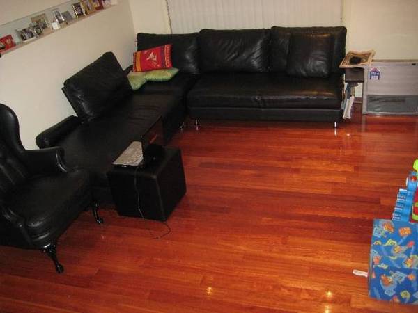 ABSOLUTELY STUNNING 4 BEDROOM NEAR NEW DUPLEX Picture 3