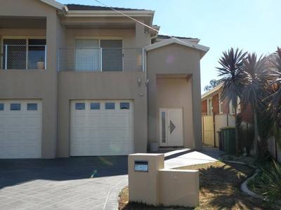 ABSOLUTELY STUNNING 4 BEDROOM NEAR NEW DUPLEX Picture ABSOLUTELY STUNNING 4 BEDROOM NEAR NEW DUPLEX Picture