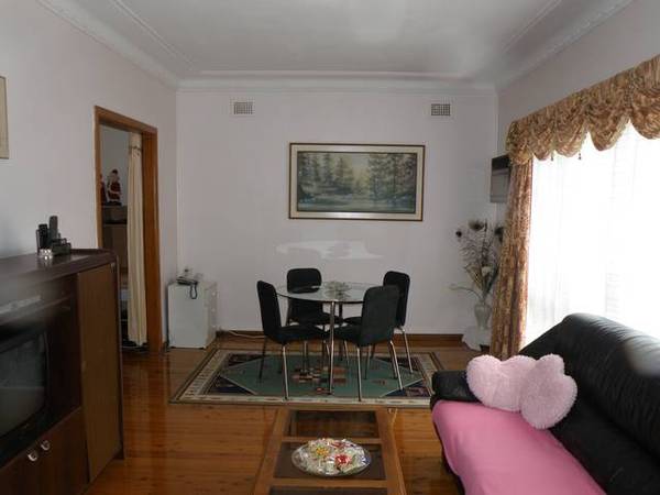 3 BEDROOM BRICK HOUSE IN SOUGHAFTER STREET Picture 3 BEDROOM BRICK HOUSE IN SOUGHAFTER STREET Picture