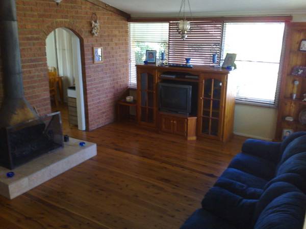 BRICK HOME, BARGAIN PRICE, BE QUICK! Picture 3