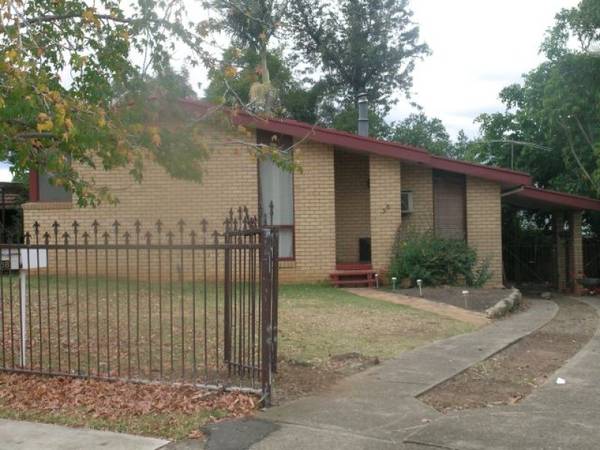 BRICK HOME, BARGAIN PRICE, BE QUICK! Picture 1