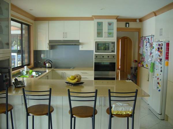 A GREAT FAMILY HOME Picture 2