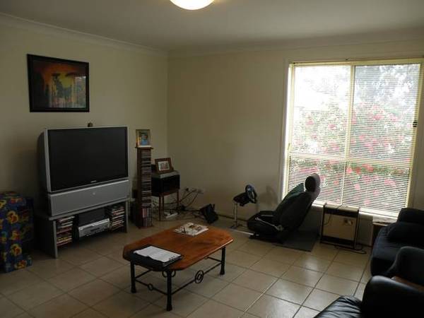 SEMI DETACHED 4 BEDROOM DUPLEX WITH DOUBLE GARAGE Picture