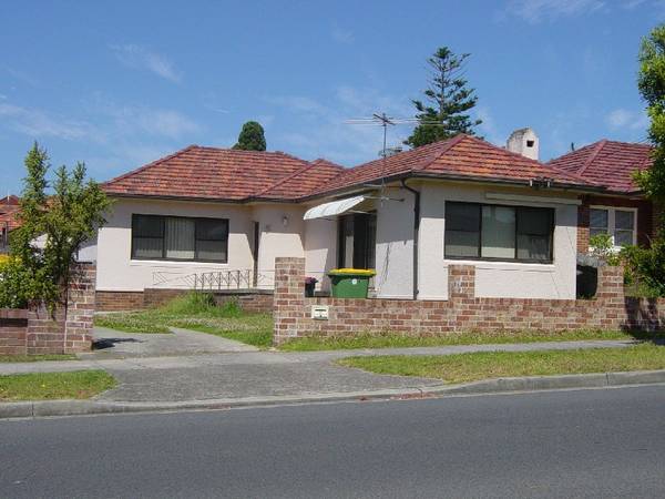 CLOSE TO EVERYTHING AVAILABLE NOW Picture 1