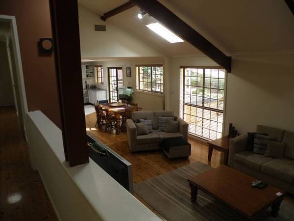 RESORT STYLE HOME - SUPERB ENTERTAINER Picture