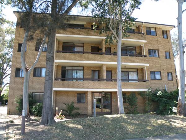 BUDGET BUYING - GREAT LOCATION Picture 1