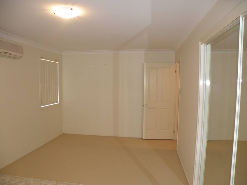 LARGE 3 BEDROOM DUPLEX Picture 3