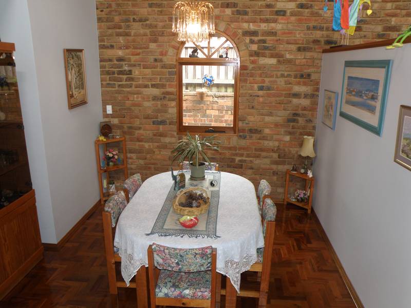 PEACEFUL LIVING WITH THAT COUNTRY COTTAGE FEELING Picture 3