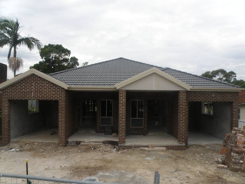 MASSIVE SINGLE LEVEL DUPLEX + BONUS RETREAT Picture 1