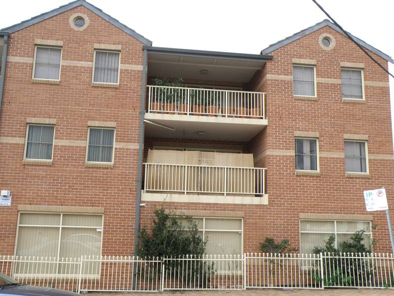 EVERYTHING YOU NEED AT YOUR DOORSTEP Picture 1