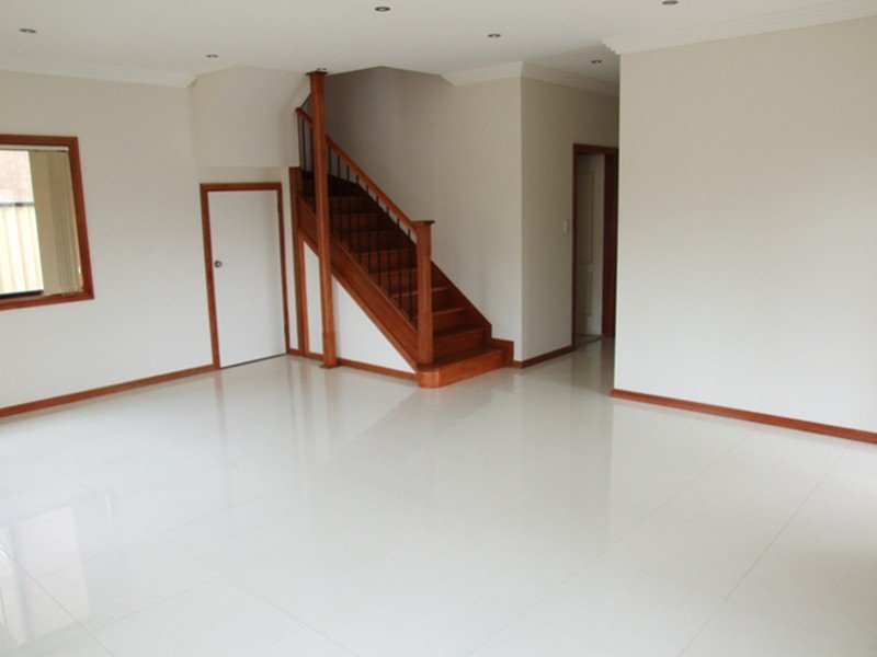 BRAND NEW FREE-STANDING HOUSE Picture 2