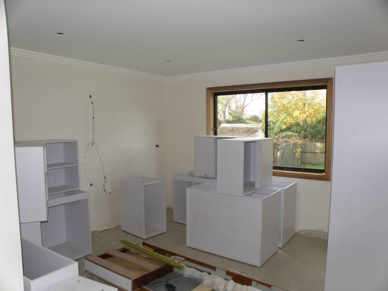 WALK TO SHOPS & STATION Picture 3