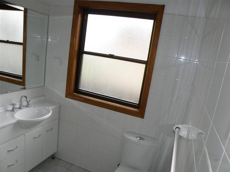 PERFECT FIRST HOME OR INVESTMENT Picture 3