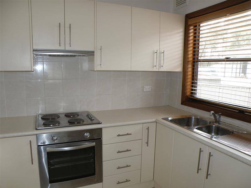 PERFECT FIRST HOME OR INVESTMENT Picture 2