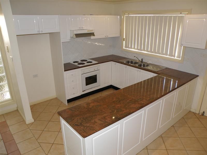 SPACIOUS LIVING IN PEACEFUL LOCATION Picture 2