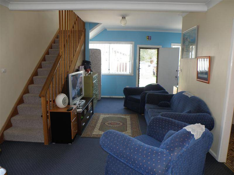 SPACIOUS HOME FOR THE LARGE FAMILY Picture 3