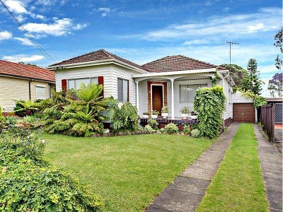 CONVENIENTLY LOCATED TO EVERYTHING Picture CONVENIENTLY LOCATED TO EVERYTHING Picture