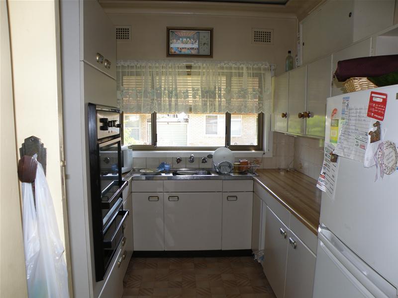 POTENTIAL DUPLEX OR NEW HOME SITE Picture 2