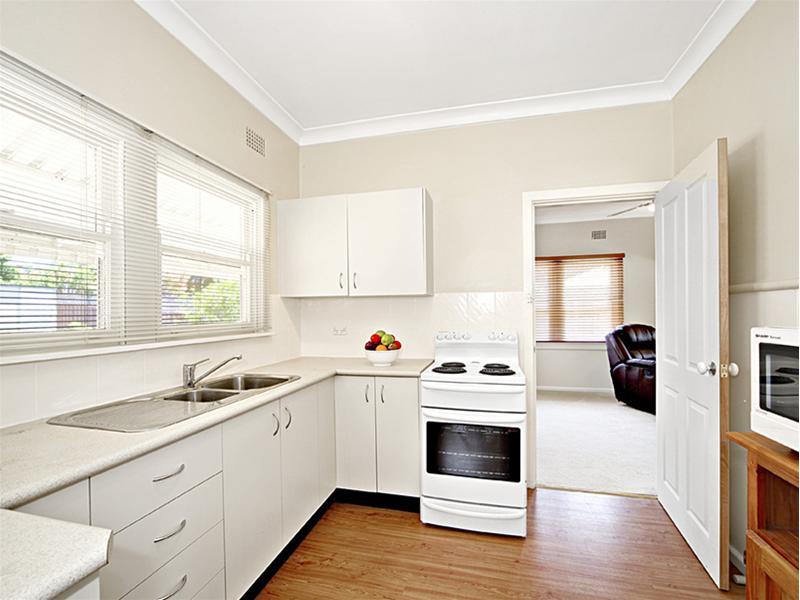 HAPPINESS IN THE HEIGHTS Picture 2