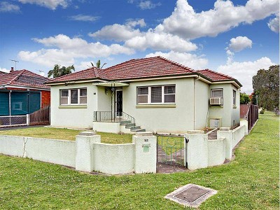 DOUBLE BRICK - WALK TO SHOPS & STATION Picture DOUBLE BRICK - WALK TO SHOPS & STATION Picture