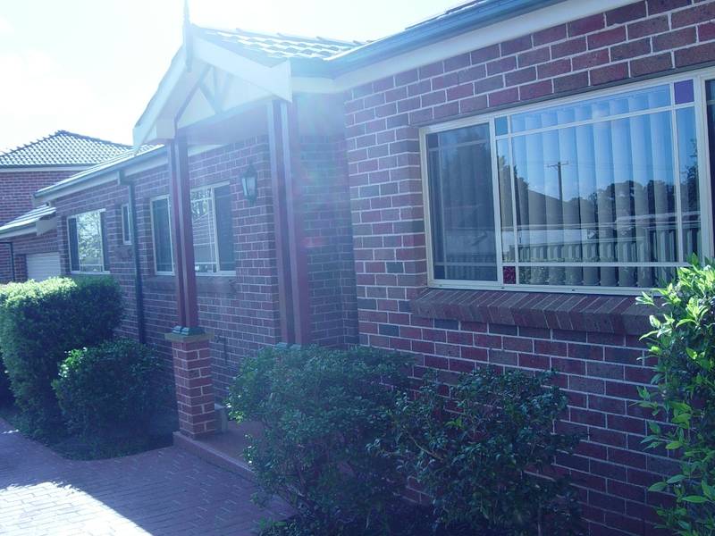 Fabulous Villa in Great Location Picture 2