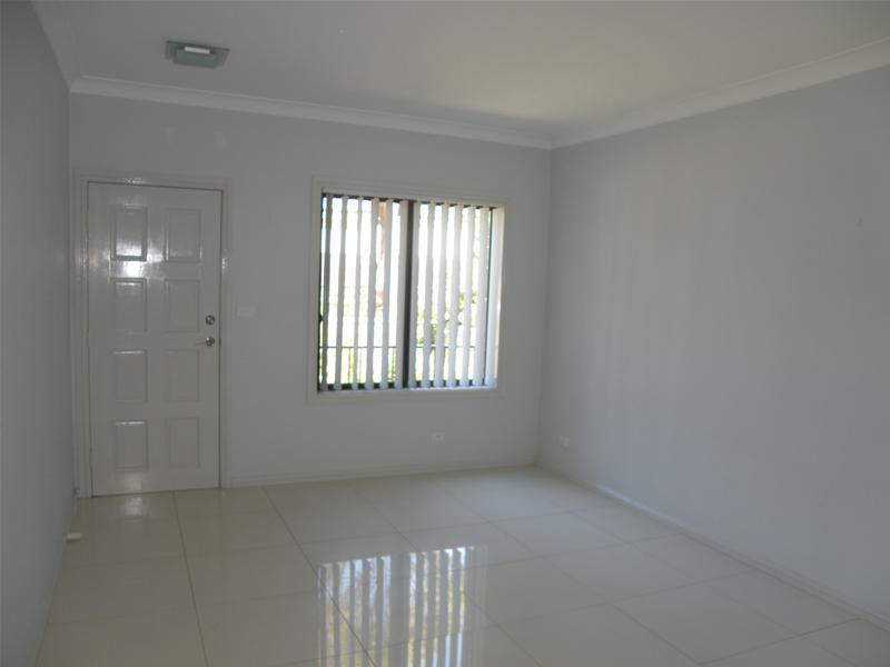 TORRENS TITLE DUPLEX Picture 3