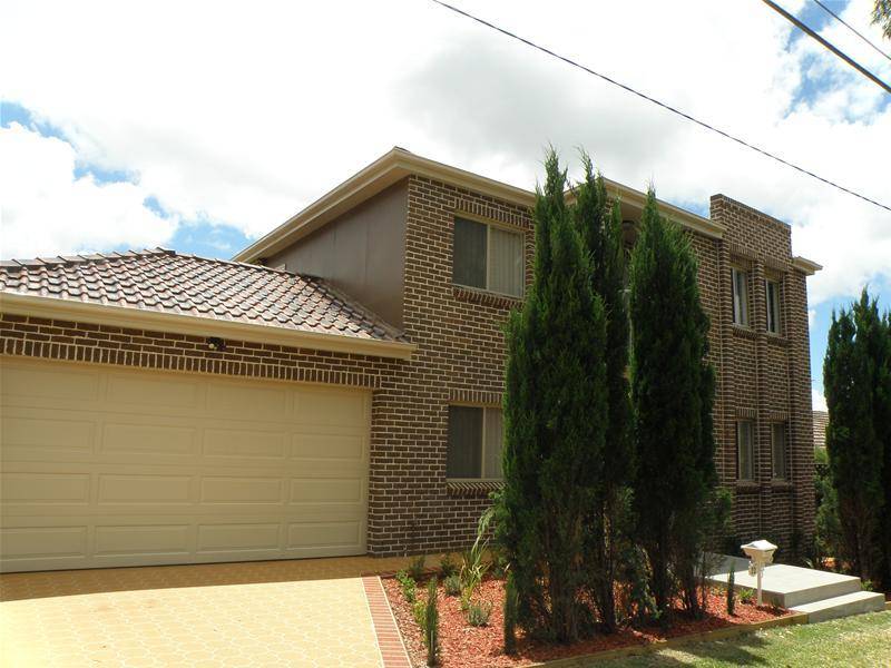 BRAND NEW HOME IN A HIGHLY SOUGHT AFTER LOCATION Picture 1