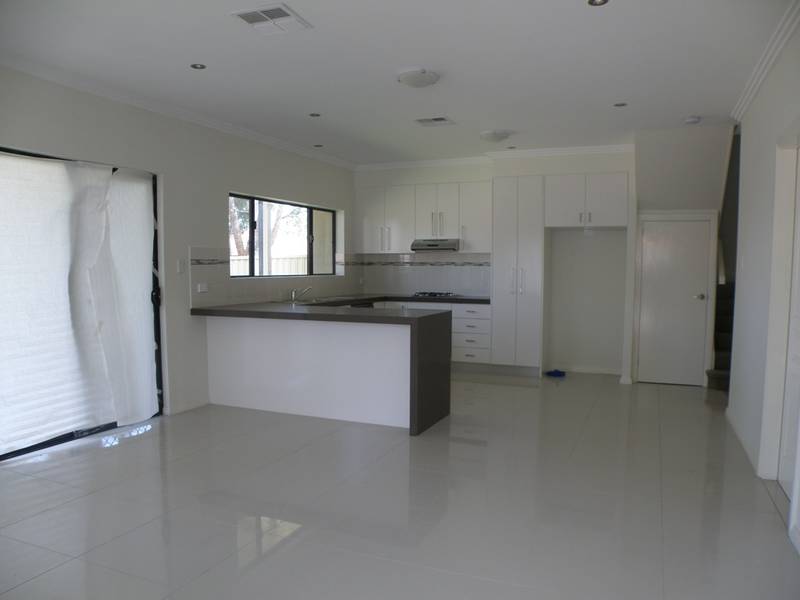 BRAND NEW 4 BEDROOM HOUSE Picture 3