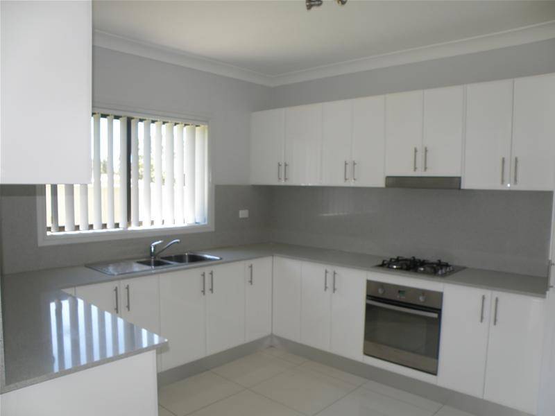 TORRENS TITLE DUPLEX Picture 2