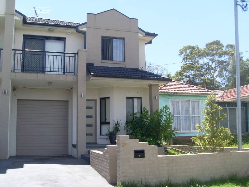 Executive Home In Prestigious Location Picture 1