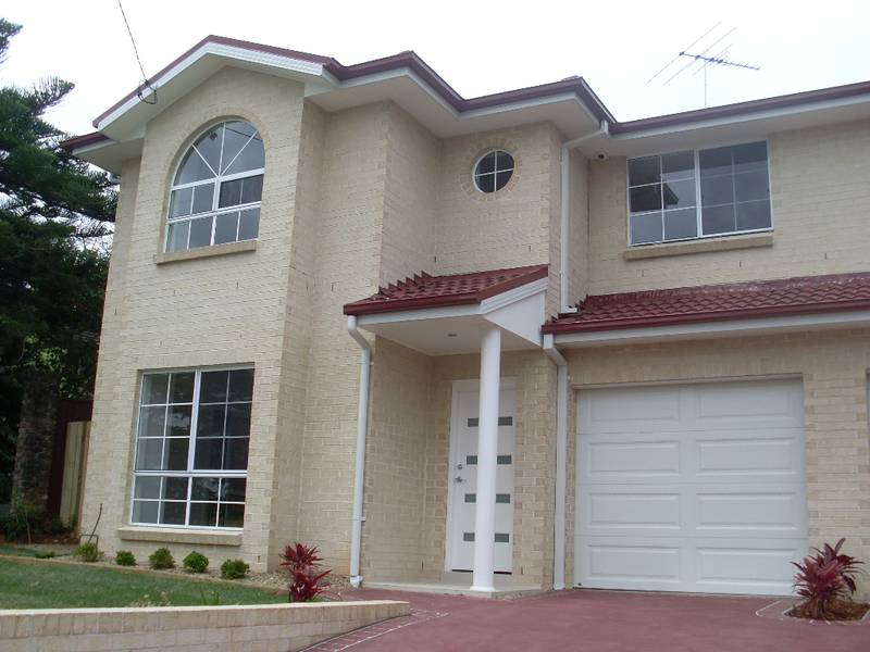 Luxurious Brand New Home! Picture 1