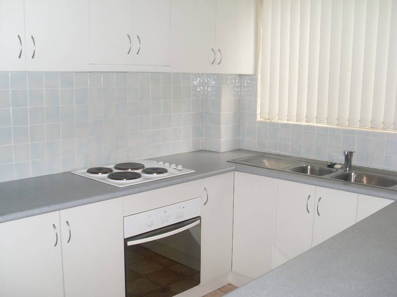 Immaculate Top Floor Unit! Picture 2