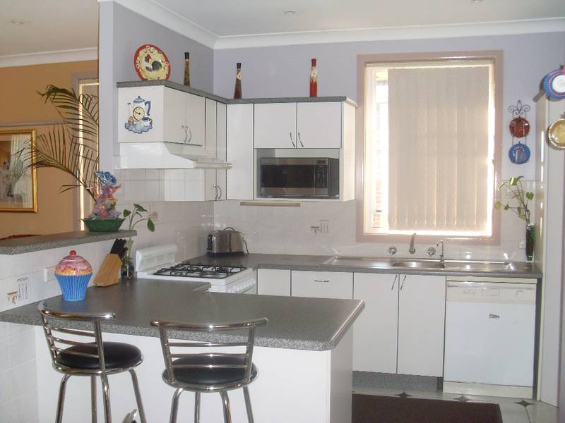 CUL-DE-SAC LOCATION - WITH POTENTIAL! Picture 3