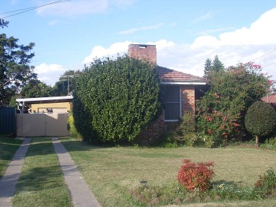 CUL-DE-SAC LOCATION - WITH POTENTIAL! Picture CUL-DE-SAC LOCATION - WITH POTENTIAL! Picture