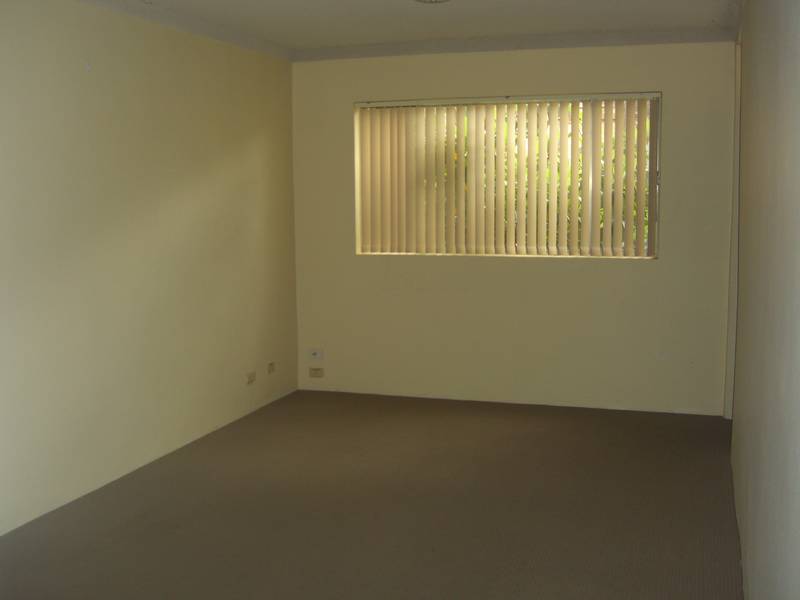 Large, Furnished unit Picture 3