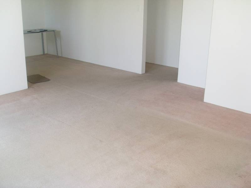 Neat & Tidy Top Floor Unit! Picture 2