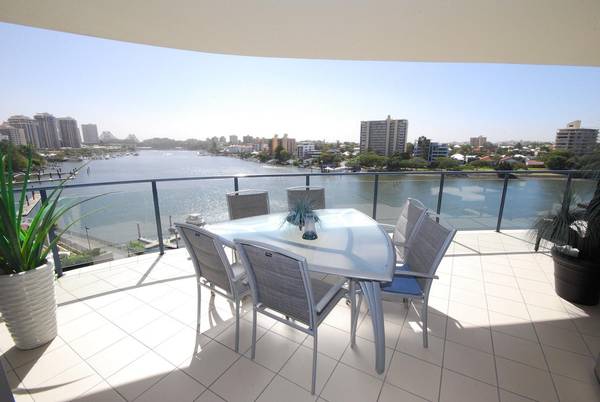 AN EXCEPTIONAL FULLY FURNISHED TWO BEDROOM APARTMENT Picture 1