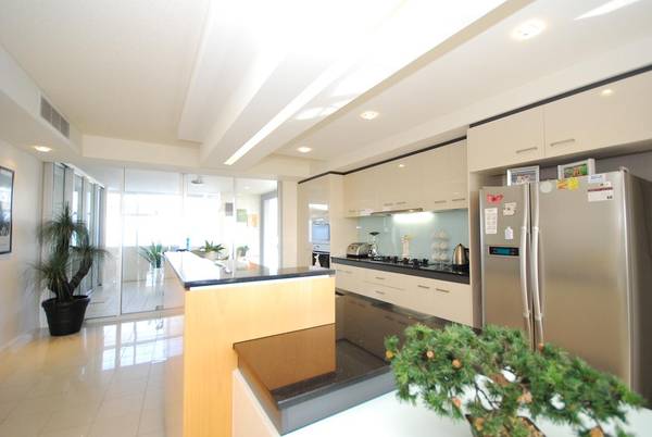 AN EXCEPTIONAL FULLY FURNISHED TWO BEDROOM APARTMENT Picture 3