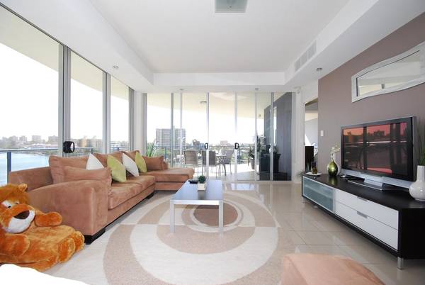 AN EXCEPTIONAL FULLY FURNISHED TWO BEDROOM APARTMENT Picture 2
