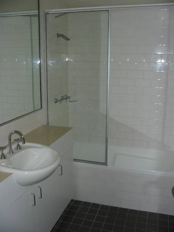 FORTITUDE VALLEY - HOTSPOT - TWO BED - ONE BATH - SAUNA AND PLUNGE POOL - WALK TO EVERYTHING Picture 2