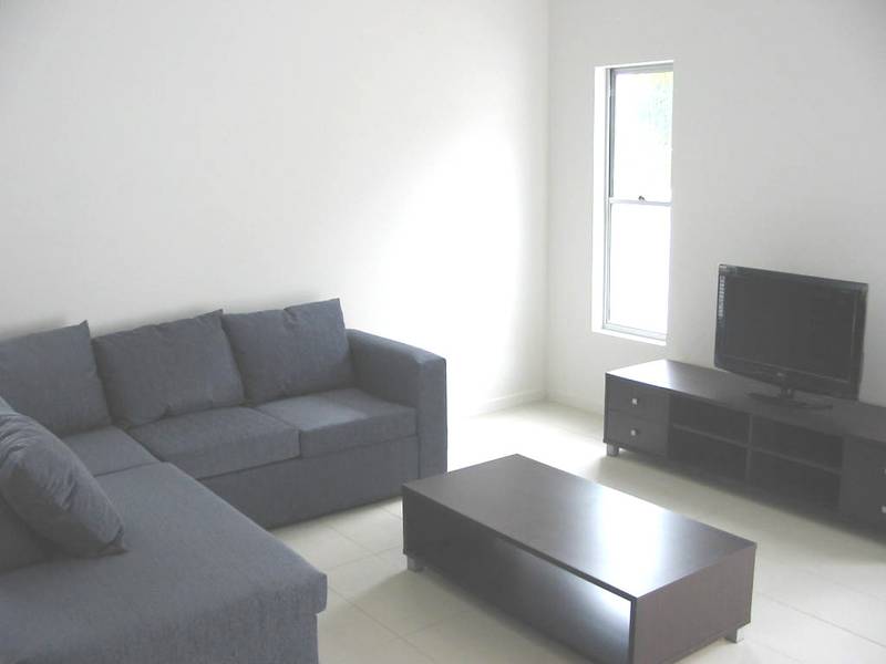 FULLY FURNISHED - MASSIVE COURTYARD - TWO BEDROOM TWO BATHROOM Picture 1