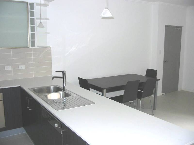 FULLY FURNISHED - MASSIVE COURTYARD - TWO BEDROOM TWO BATHROOM Picture 2