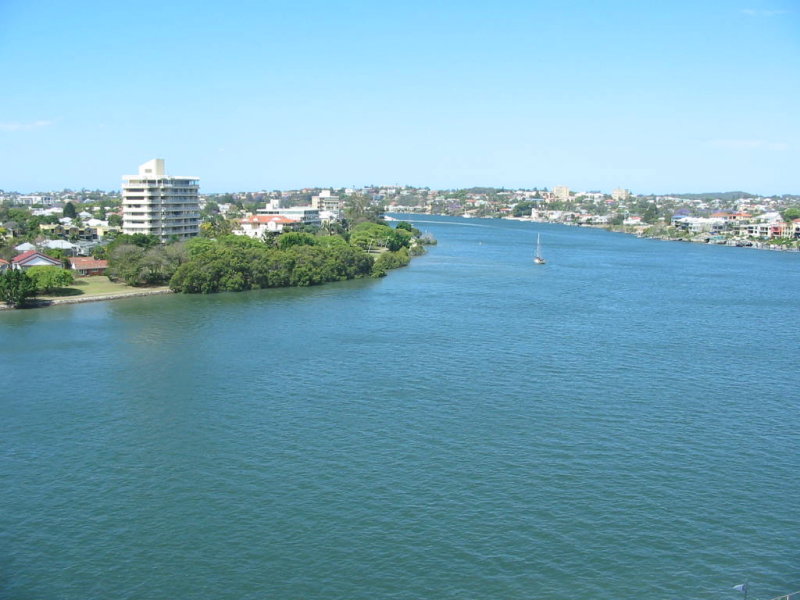 FULLY FURNISHED - 3 BEDROOM - SMACK BANG IN THE MIDDLE OF MILLIONAIRE'S ROW Picture 1