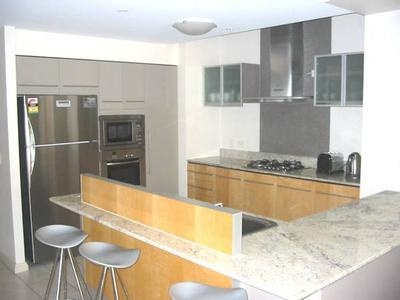 INNER CITY LUXURY - SHORT TERM - BRAND NEW FURNITURE - MONTH BY MONTH - $1000 A WEEK - all utilities icluded!!! Picture