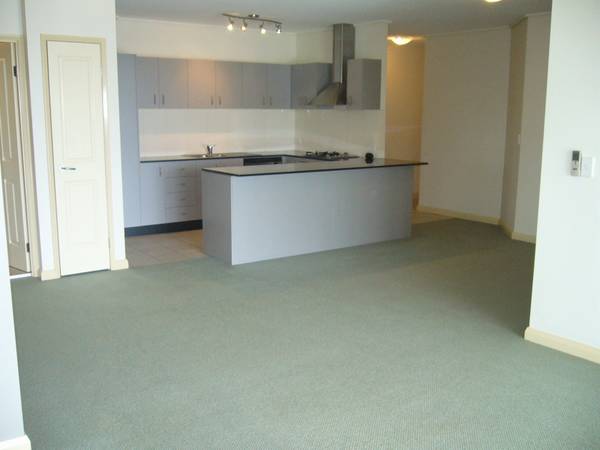 2 Bedroom + 2 bathroom on level 7 with River Views - MOVE IN NOW - inspect anytime - Open Saturday 10.30 - 11.00 am Picture 3
