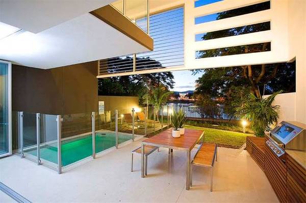 OVER 300 SQM OF RIVERFRONT LIVING - FULLY FURNISHED EXECUTIVE LIVING Picture